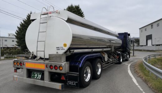 トレーラー左縦列駐車のコツ〜死角側を攻略する進入角度とミラー基準の考え方